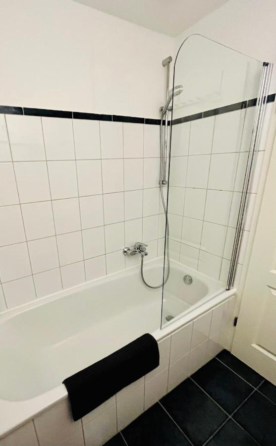 Aycatcherhomes - Top Lage I 4 Personen I 2 Schlafzimmer I Zentral I Altstadt Marburg I Naehe Fluss Lahn I Wlan I Apartment Sirius Dış mekan fotoğraf